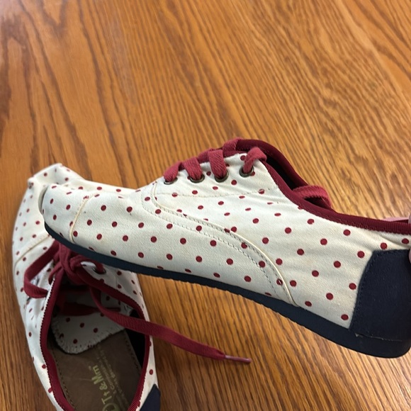 Canvas Lace Up Shoes - Picture 2 of 4
